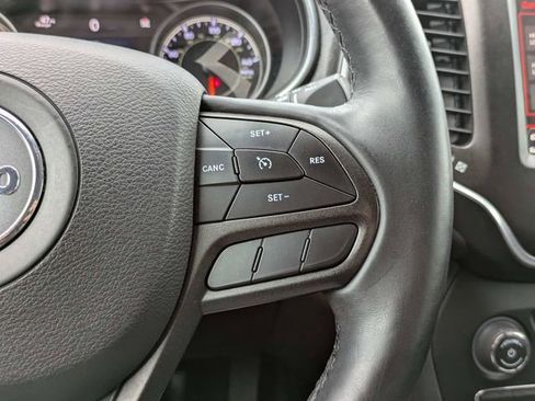 Used 2019 Jeep Cherokee Trailhawk AWD/4WD image 26