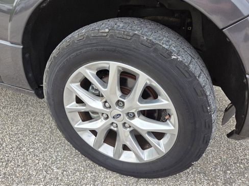 Used 2017 Ford Expedition Limited w/ Equipment Group 301A AWD/4WD image 14
