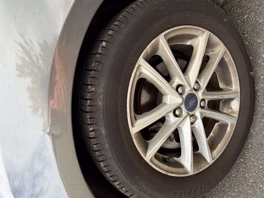 Used 2016 Ford Focus SE w/ SE Cold Weather Package FWD image 14