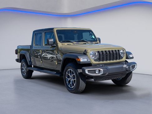 Used 2025 Jeep Gladiator Sport AWD/4WD image 4