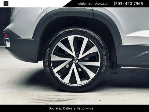 Used 2022 Volkswagen Taos SE w/ Panoramic Sunroof Package FWD image 44