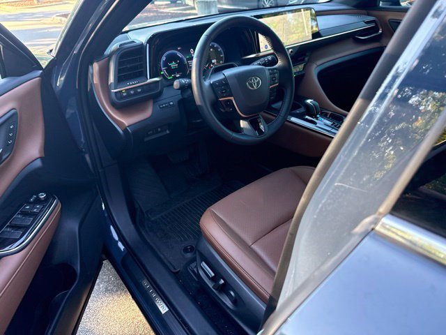 Used 2026 Toyota Crown Signia w/ Advanced Technology Package AWD/4WD image 8