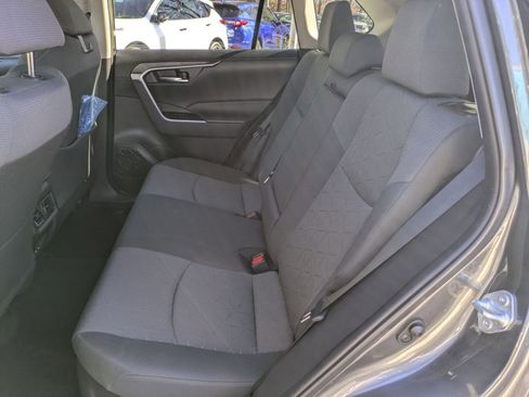Used 2022 Toyota RAV4 XLE image 23