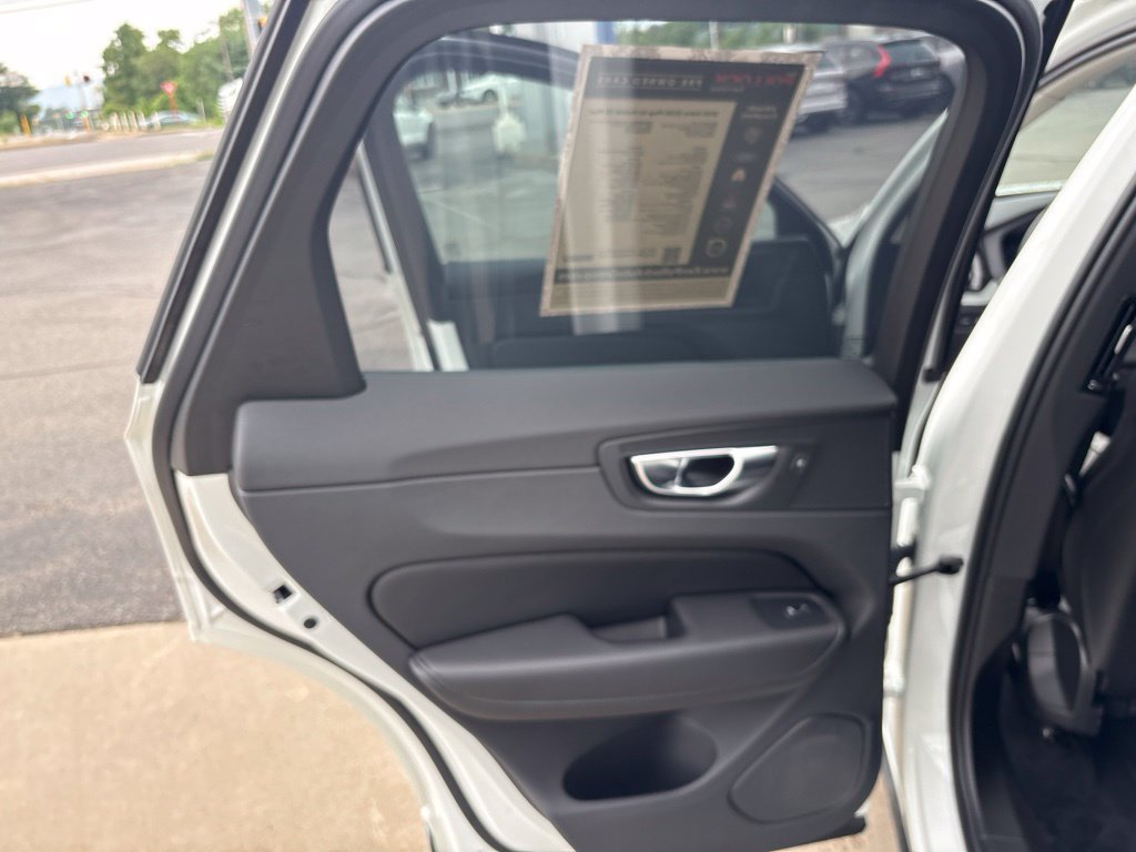 Certified 2025 Volvo XC60 T8 Plus w/ Protection Package Premier AWD/4WD image 31