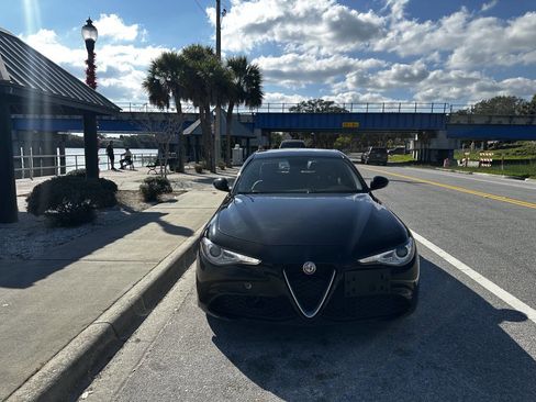 Used 2019 Alfa Romeo Giulia AWD image 16