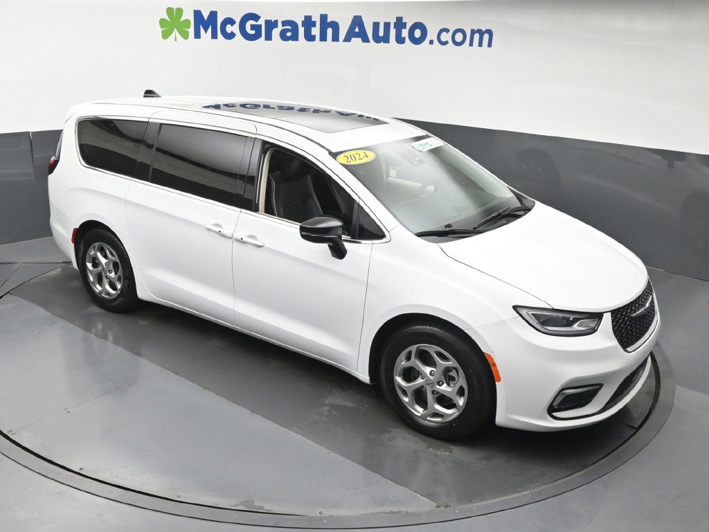Used 2024 Chrysler Pacifica Limited FWD image 3