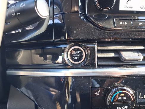 Used 2023 Nissan Pathfinder SL FWD image 25
