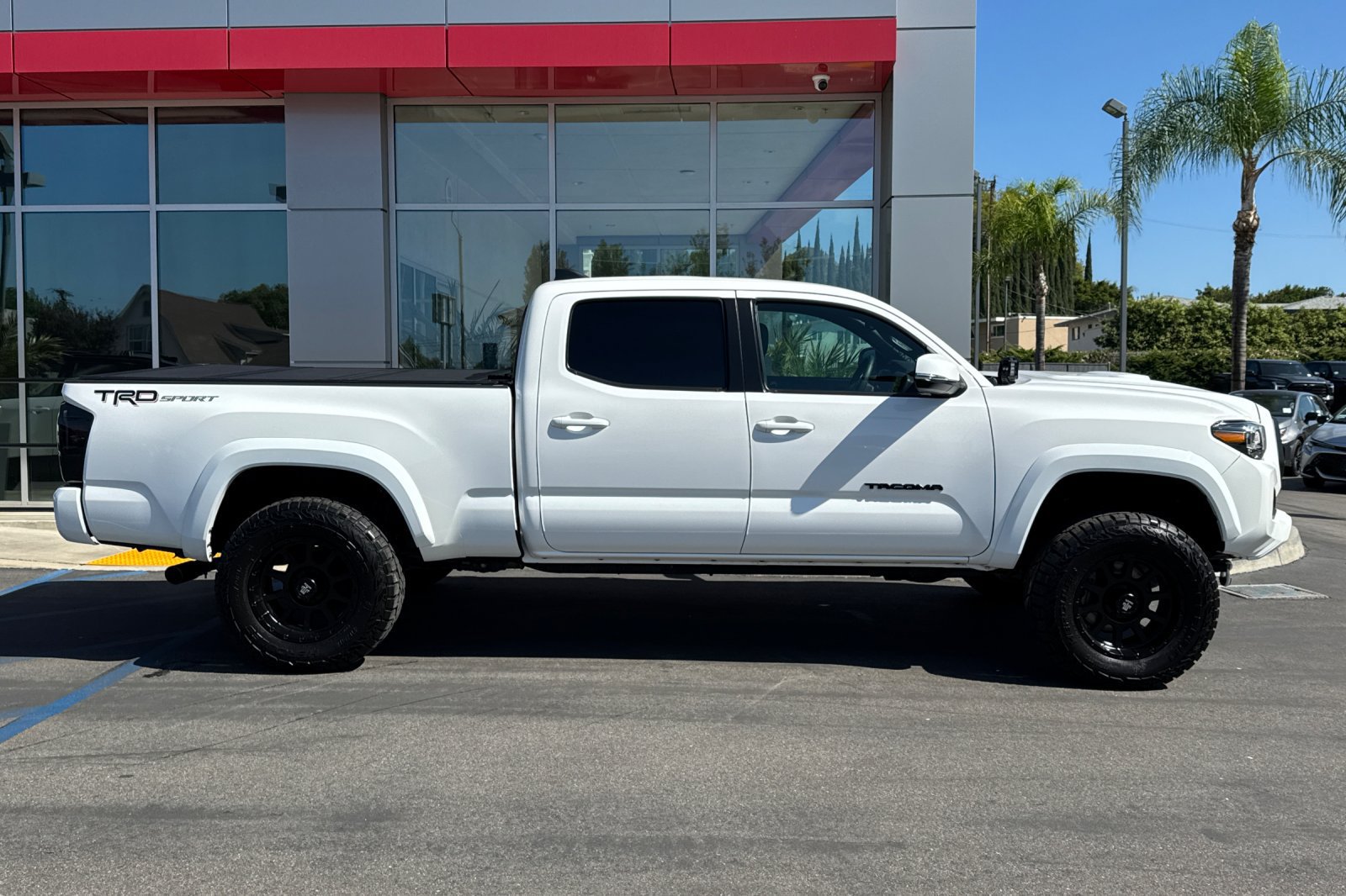 Used 2023 Toyota Tacoma TRD Sport w/ Black Out Package (TMS) RWD image 4