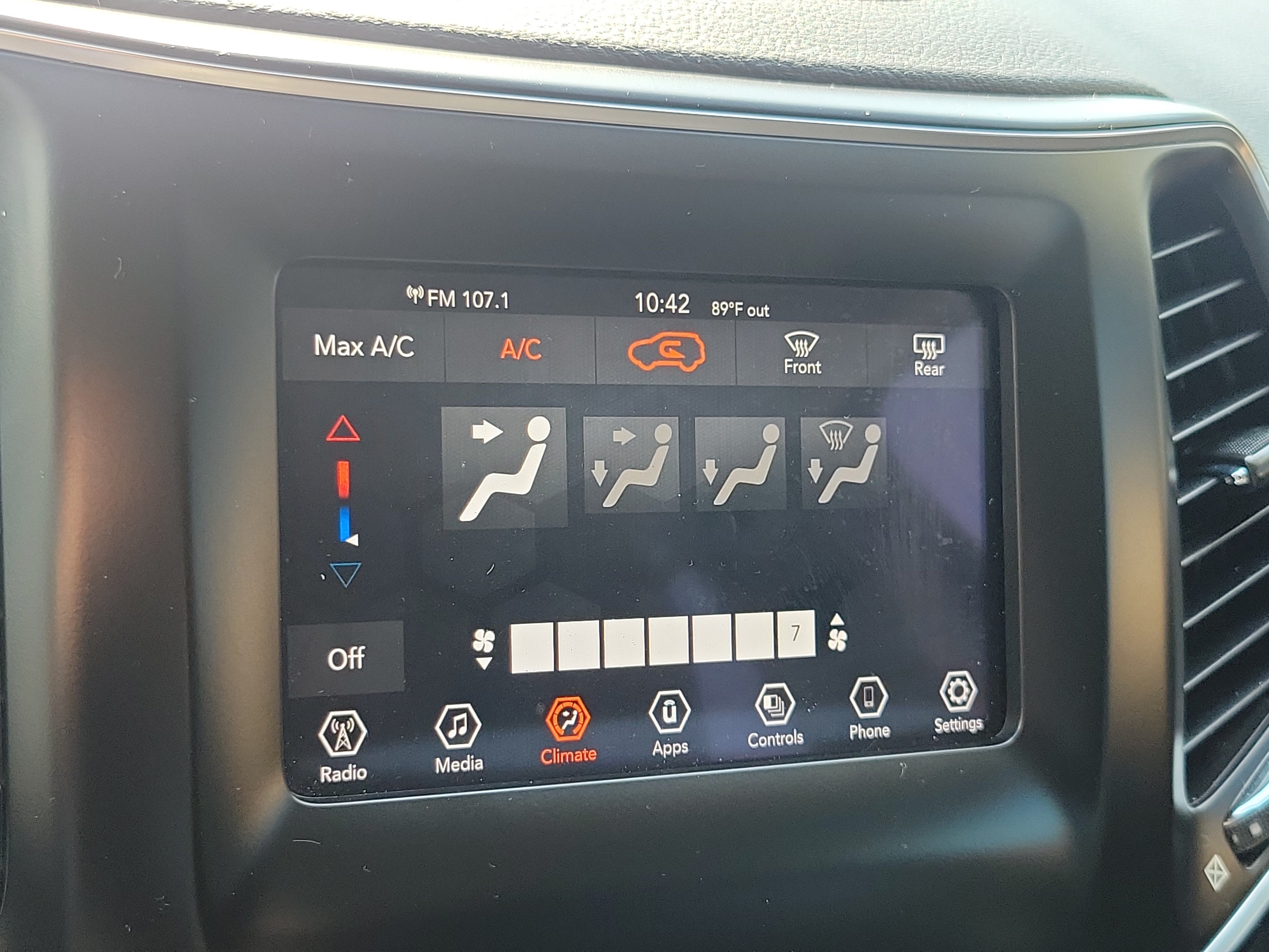 Used 2021 Jeep Cherokee Latitude w/ Mopar Interior Package FWD image 20