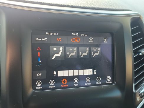 Used 2021 Jeep Cherokee Latitude w/ Mopar Interior Package FWD image 20