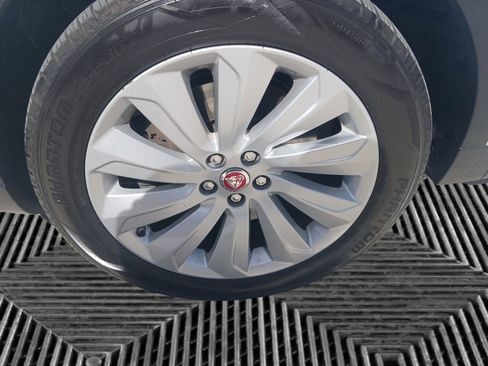 Used 2020 Jaguar E-PACE SE image 9