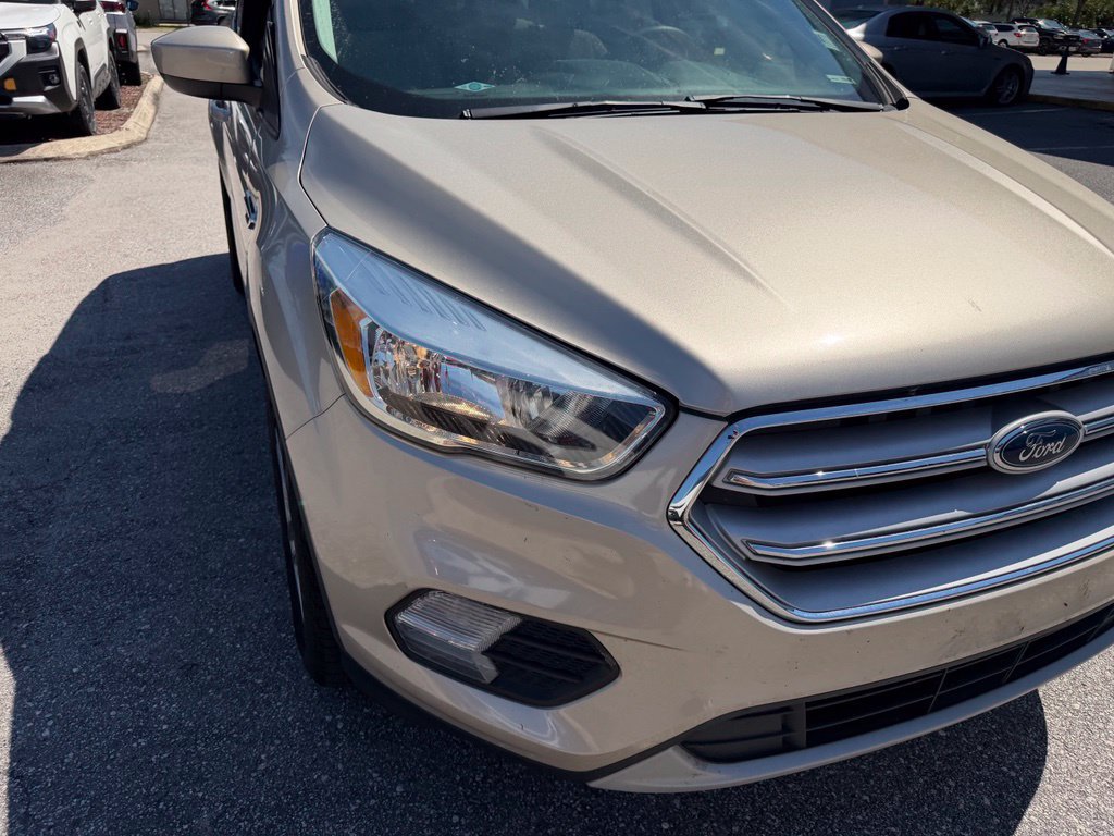Used 2018 Ford Escape SE w/ SE Sync 3 Package FWD image 12