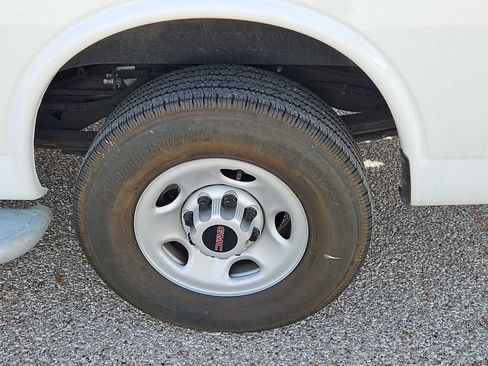 Used 2024 GMC Savana 2500 w/ Driver Convenience Package image 12