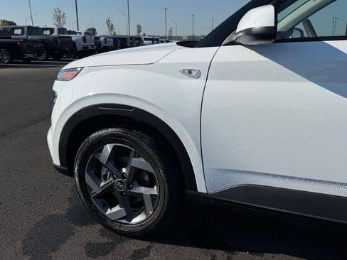 Certified 2025 Hyundai Venue SEL FWD image 31