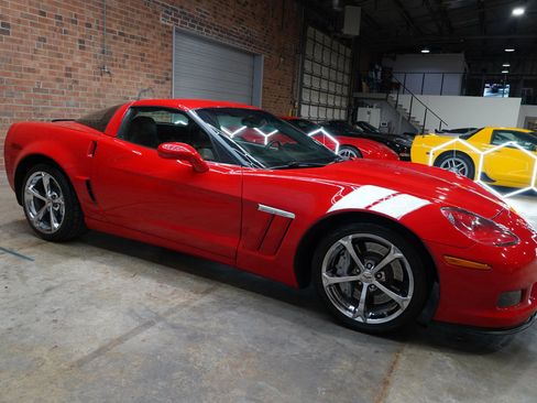 Used 2011 Chevrolet Corvette Grand Sport w/ Preferred Equipment Group image 2