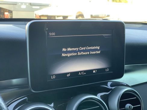 Used 2018 Mercedes-Benz GLC 300 4MATIC image 11