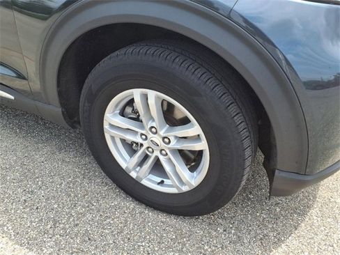 Certified 2023 Ford Explorer XLT w/ Equipment Group 202A image 4