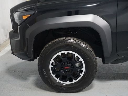 Certified 2026 Toyota Tacoma TRD Off-Road AWD/4WD image 5