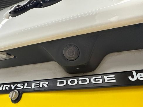 Used 2019 Jeep Grand Cherokee Altitude RWD image 7