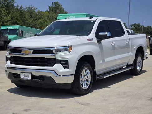 Used 2025 Chevrolet Silverado 1500 LT AWD/4WD image 4