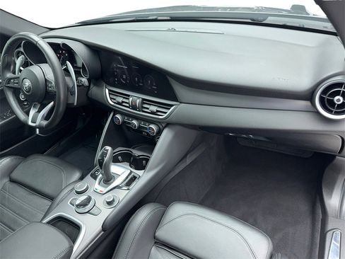 Used 2022 Alfa Romeo Giulia Veloce image 46