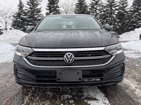 Used 2024 Volkswagen Jetta SE image 2