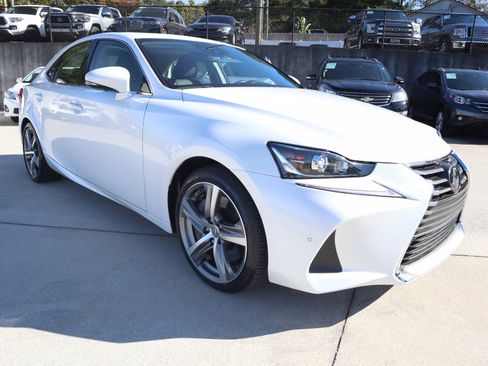 Used 2017 Lexus IS 200t image 9