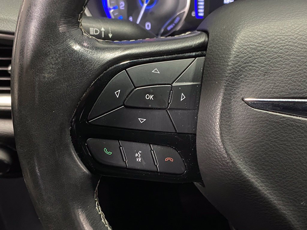 Used 2020 Chrysler Pacifica Touring-L AWD/4WD image 32