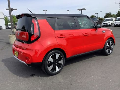 Used 2018 Kia Soul + FWD image 30