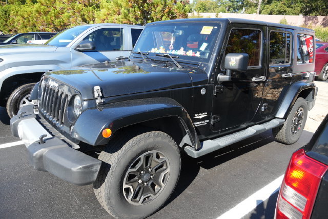 Used 2014 Jeep Wrangler Unlimited Sahara w/ Dual Top Group AWD/4WD image 10