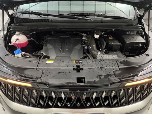 Used 2025 Kia Carnival FWD image 74