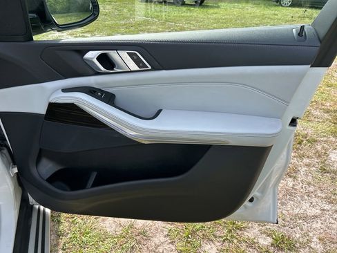 Used 2023 BMW X5 xDrive45e image 34