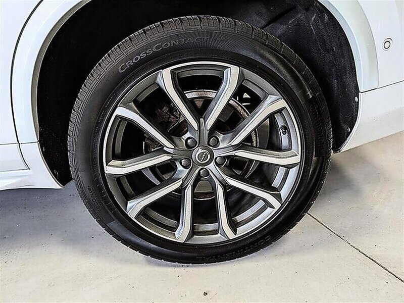 Used 2017 Volvo XC90 T6 Momentum w/ Vision Package AWD/4WD image 14