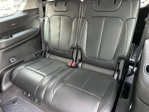 Used 2022 Jeep Grand Cherokee L Limited AWD/4WD image 14