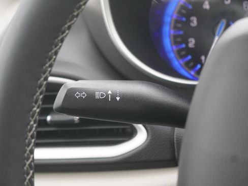 Used 2024 Chrysler Pacifica Touring-L FWD image 16