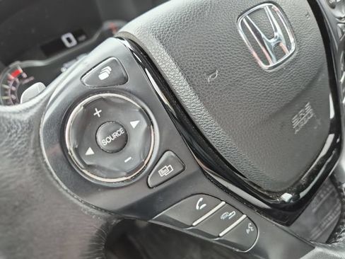 Used 2018 Honda Pilot Touring image 19