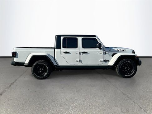 Used 2021 Jeep Gladiator Willys image 8