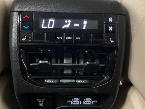 Used 2022 Jeep Grand Cherokee L Limited w/ Luxury Tech Group II AWD/4WD image 39