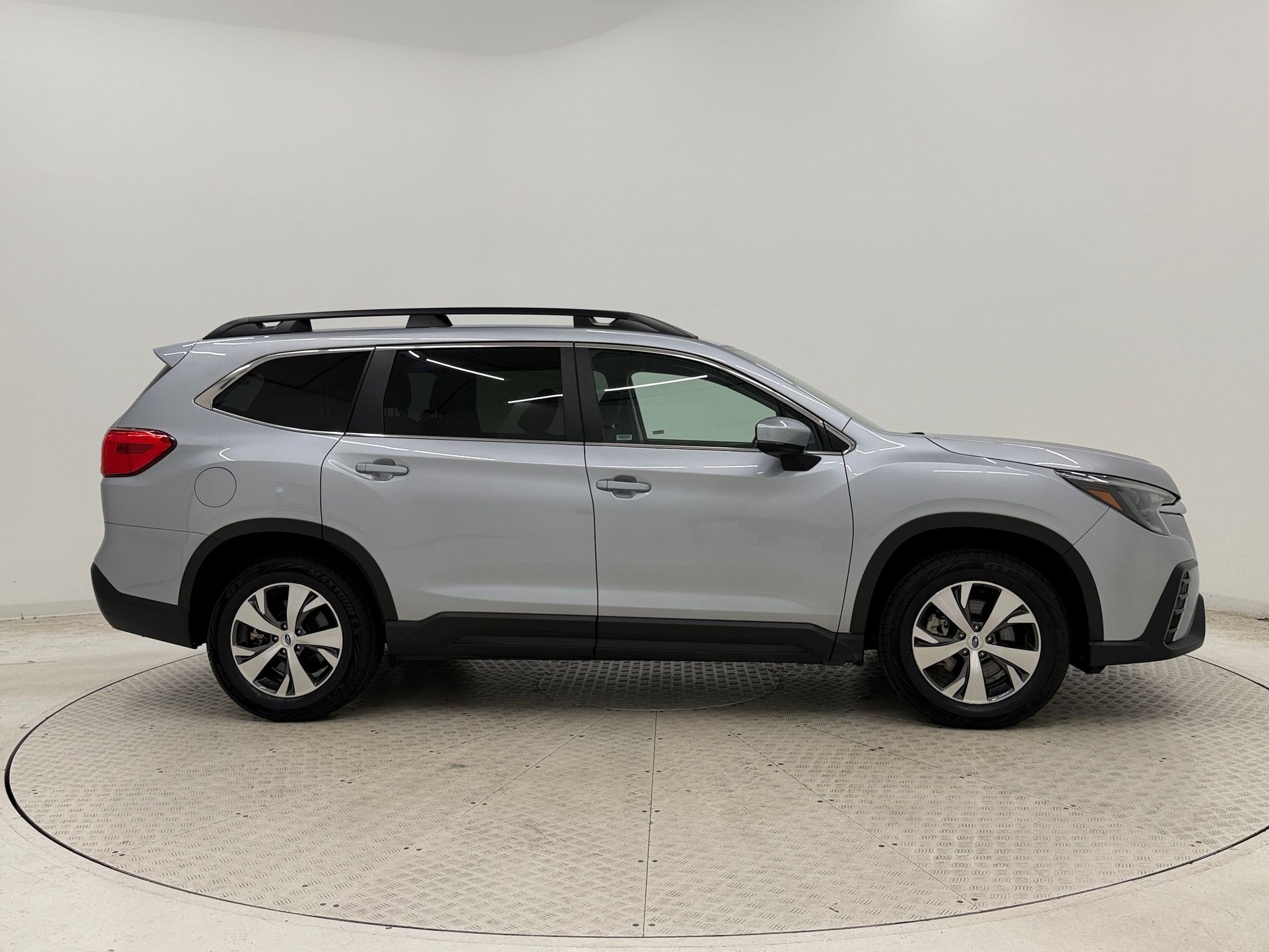 Used 2025 Subaru Ascent Premium AWD/4WD image 8