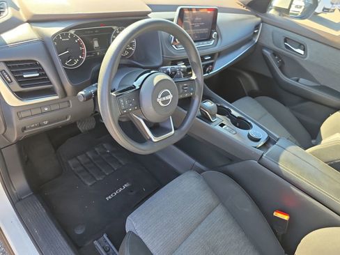 Used 2023 Nissan Rogue SV image 9
