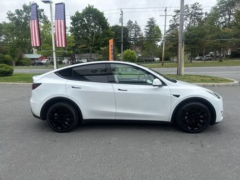 Used 2023 Tesla Model Y Long Range AWD/4WD image 5