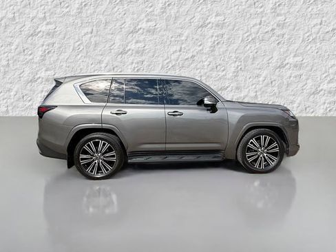 Used 2022 Lexus LX 600 4WD w/ Accessory Package (Z1) image 2