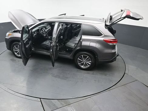 Certified 2019 Toyota Highlander XLE image 50