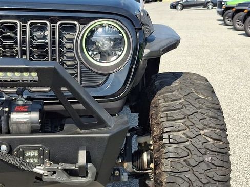 Used 2024 Jeep Wrangler Unlimited Rubicon AWD/4WD image 9
