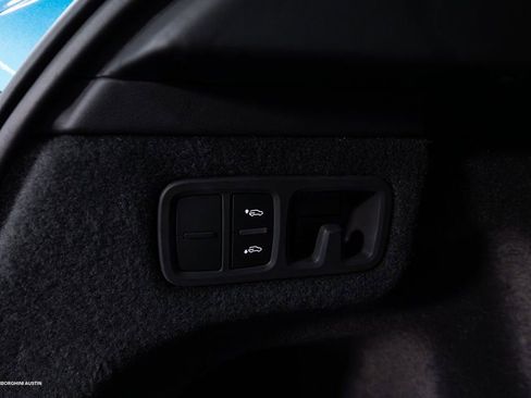 Used 2025 Lamborghini Urus SE AWD/4WD image 15