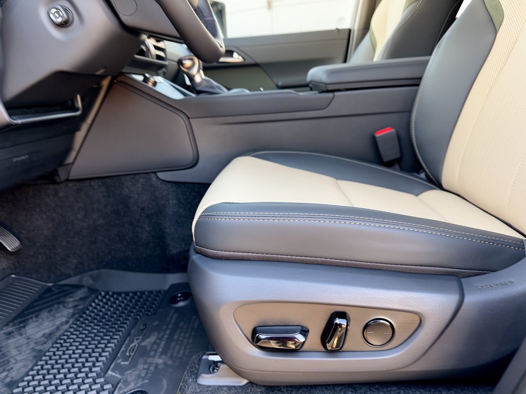 New 2026 Lexus GX 550 AWD/4WD image 16