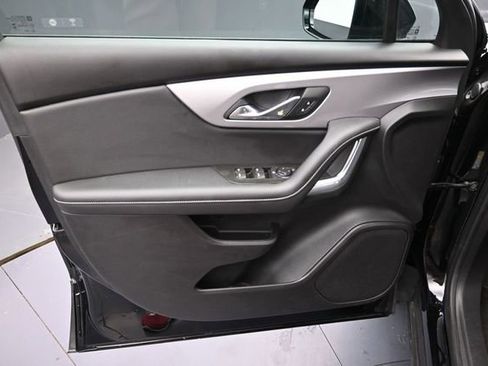 Used 2025 Chevrolet Blazer LT FWD image 16
