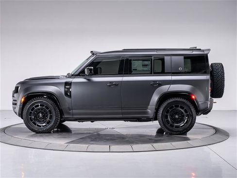 Used 2025 Land Rover Defender 110 AWD/4WD image 2