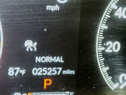 Used 2025 Honda HR-V LX image 32