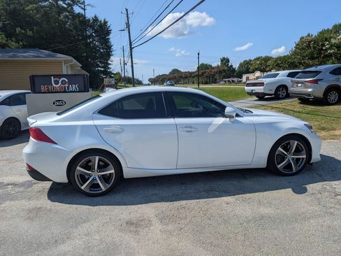 Used 2018 Lexus IS 300 w/ Comfort Package RWD image 4